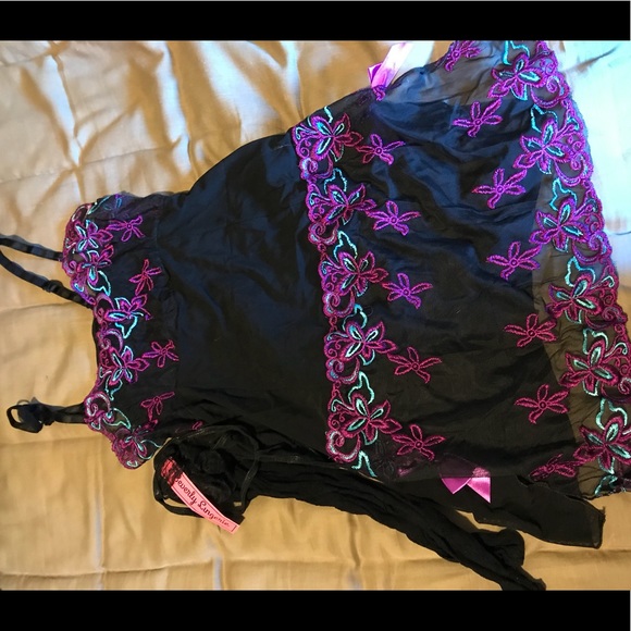 Beverly Lingerie - Picture 1 of 3